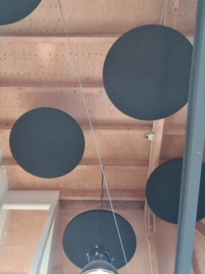 Geluidsdempende plafond panelen zwart